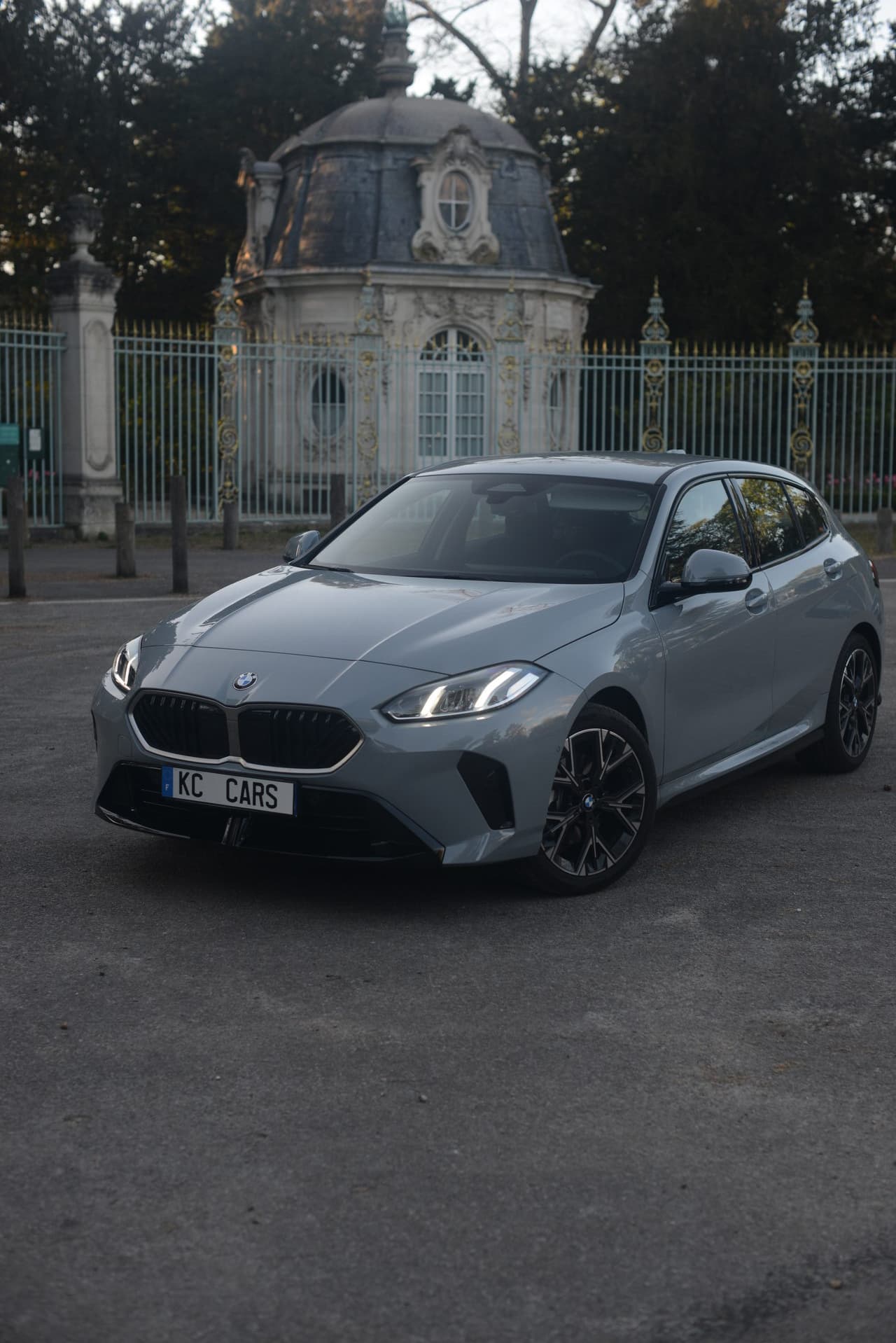 Warum den BMW 1er für Ihre Miete in Paris wählen?